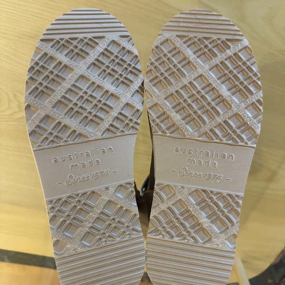 UGG Boot Classic Mini Sz 8 - Picture 4 of 16